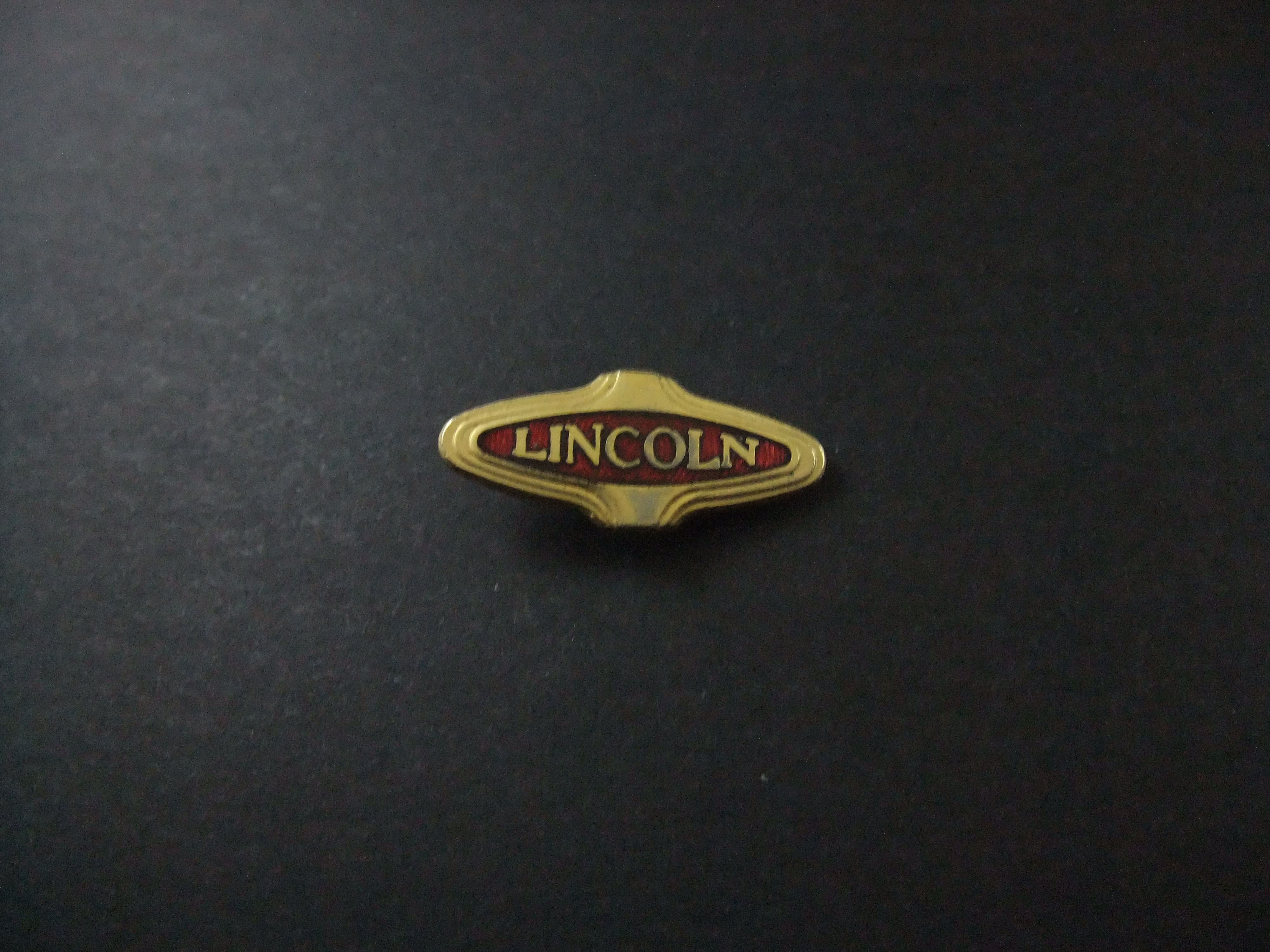 Lincoln V-12 Amerikaans merk van luxeauto's, logo